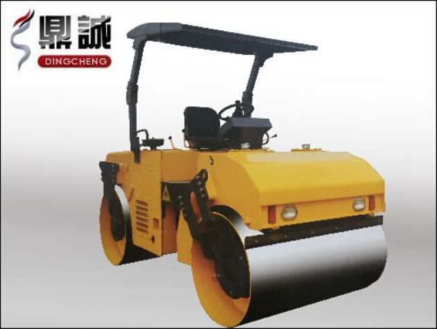 點擊查看詳細信息<br>標題：6噸雙鋼輪振動壓路機 閱讀次數：11056